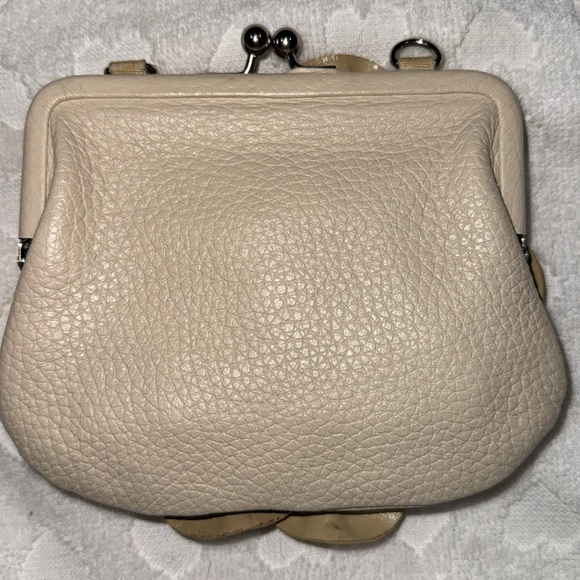 BRIGHTON BEIGE LEATHER ROSE KISSING CLOSURE CROSSBODY WHEAT CHAIN - Picture 14 of 17